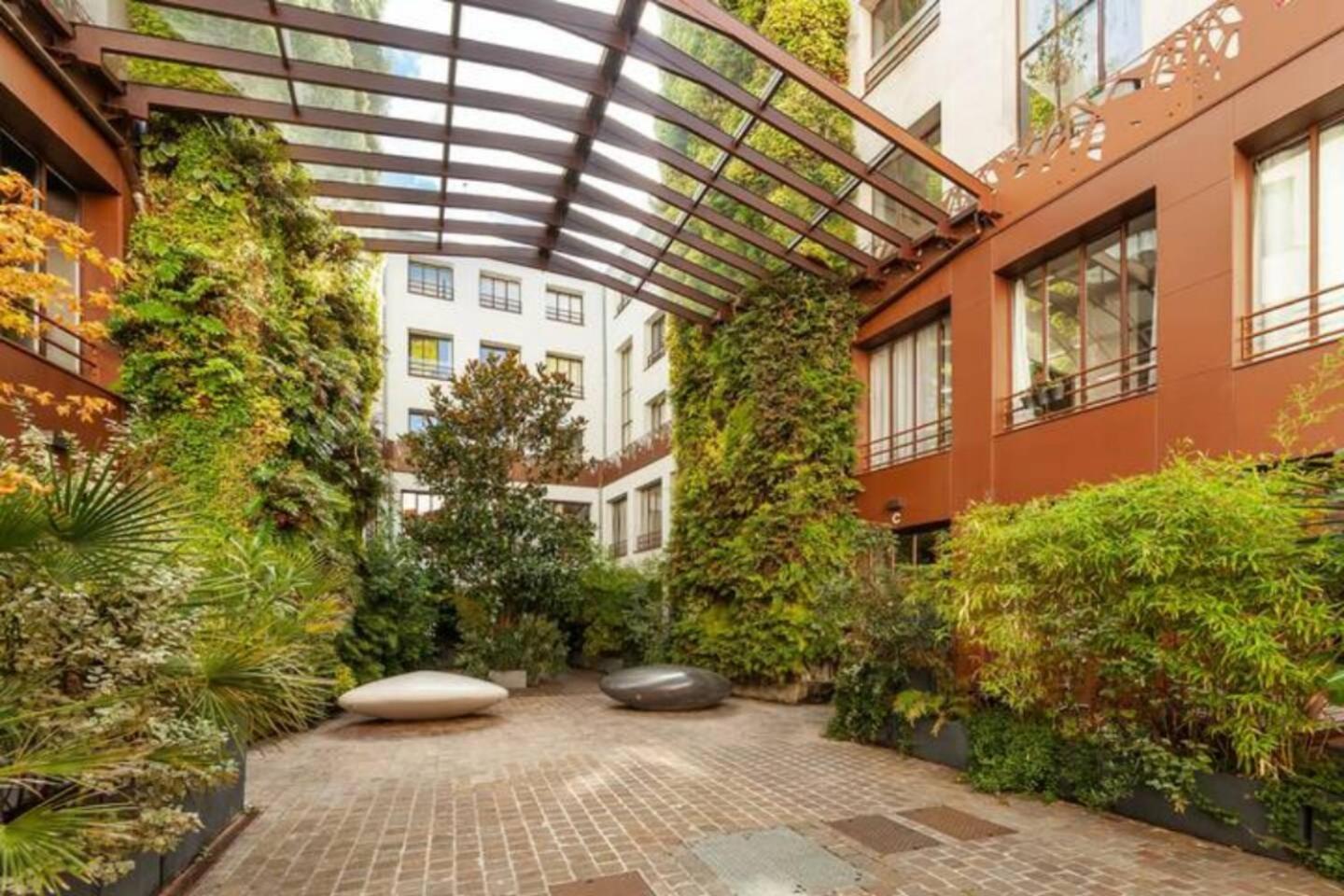 Guestready - Artist Loft With A Vertical Garden Paris Eksteriør bilde