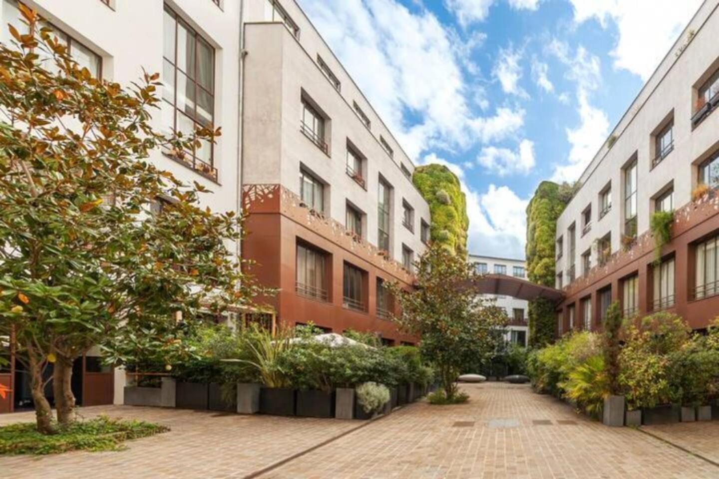 Guestready - Artist Loft With A Vertical Garden Paris Eksteriør bilde